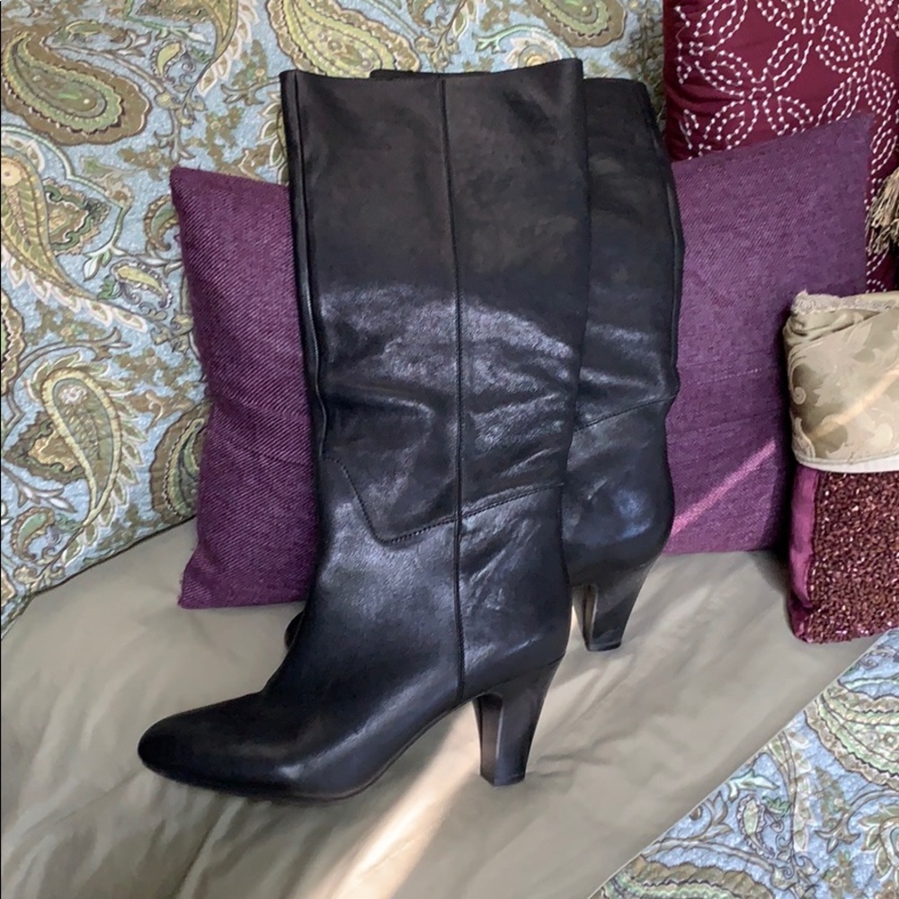 Black bcbg boots gentle used very comfortable